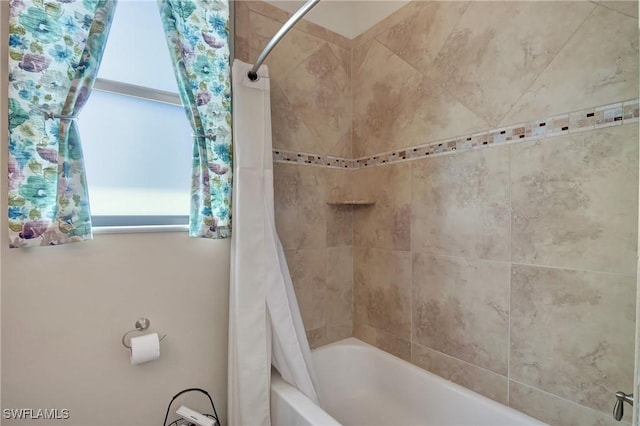 bathroom featuring shower / bath combo