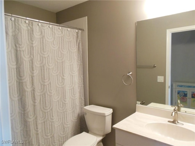 bathroom with a shower with curtain, vanity, and toilet