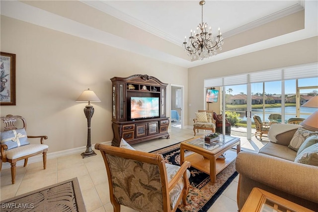 living room featuring a raised ceiling, crown molding, light tile patterned floors, and an inviting chandelier