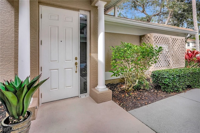 property entrance featuring stucco siding