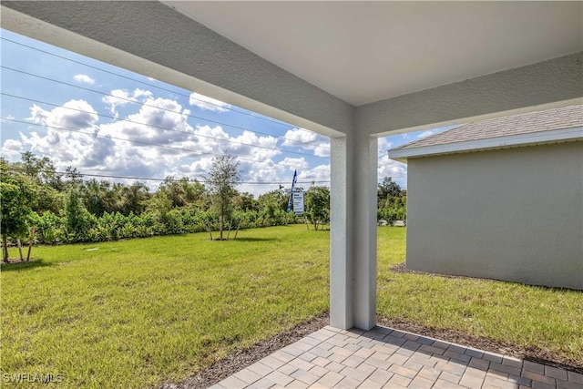 view of yard featuring a patio