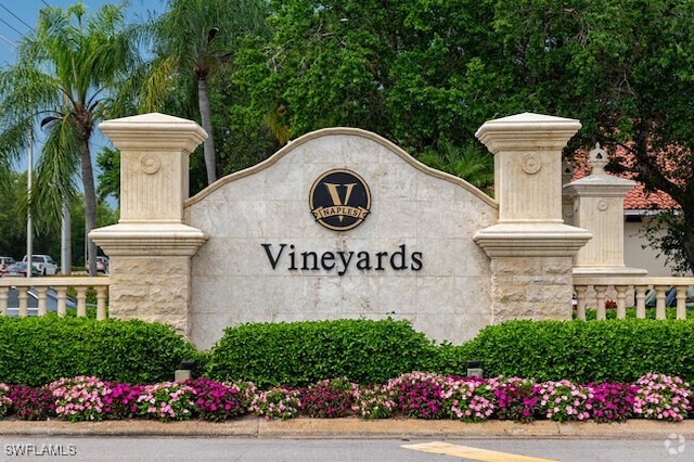 view of community / neighborhood sign