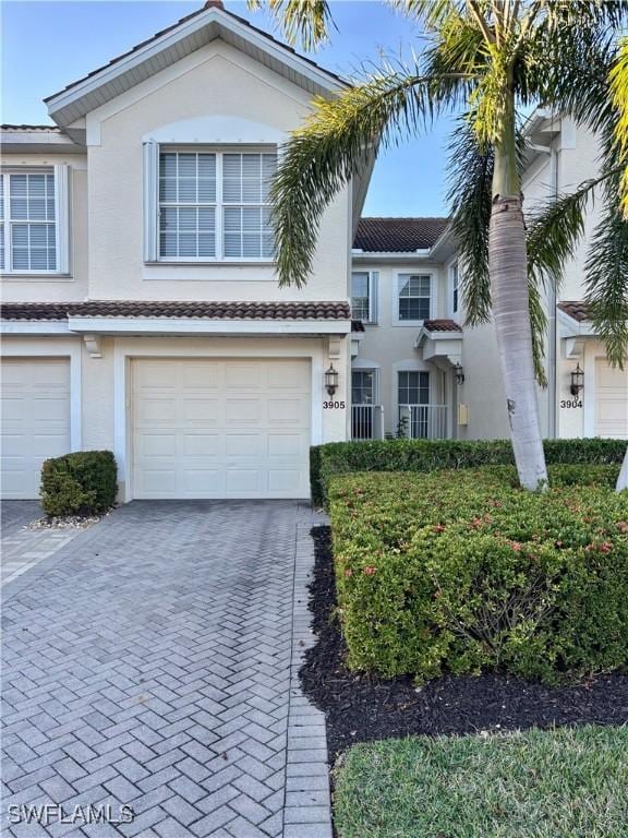 view of front facade with a garage