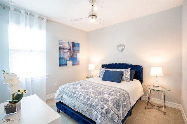 bedroom with ceiling fan