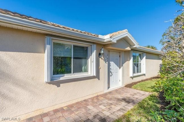 entrance to property with a patio