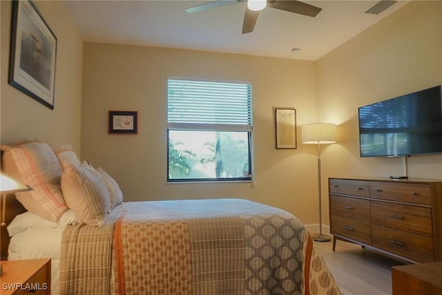 bedroom with ceiling fan