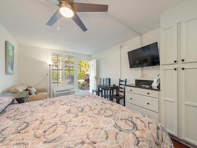 bedroom featuring ceiling fan