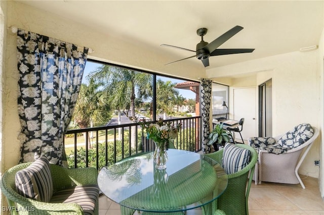 sunroom featuring ceiling fan