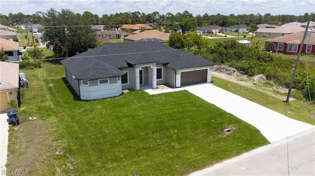 view of front facade featuring a front yard and a garage