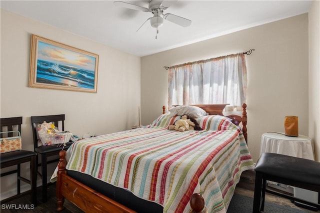 bedroom with ceiling fan