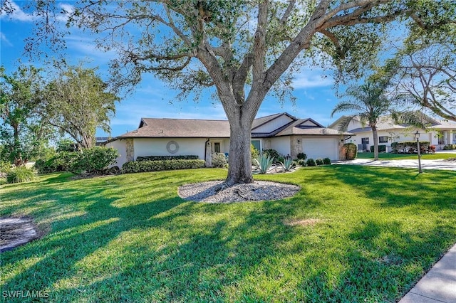 single story home with a front lawn