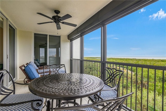 sunroom featuring ceiling fan