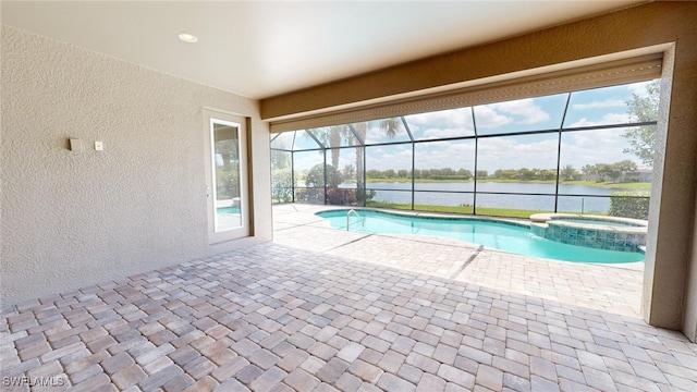 view of swimming pool with an in ground hot tub, a water view, a patio area, and a lanai