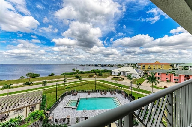 view of swimming pool featuring a water view