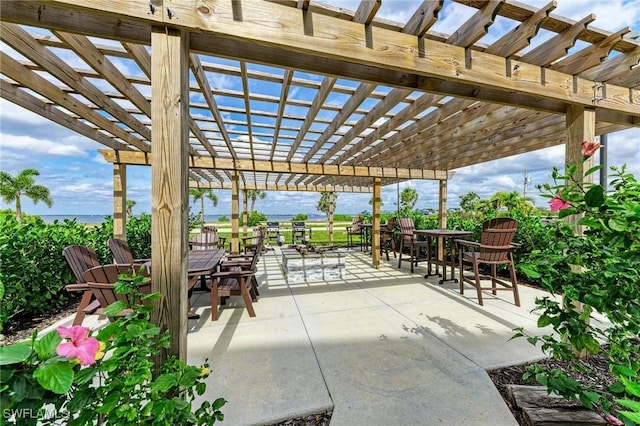 view of patio featuring a pergola