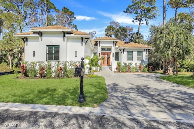 view of front of property with a front yard