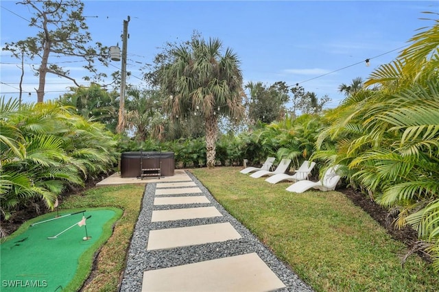 view of yard featuring a hot tub