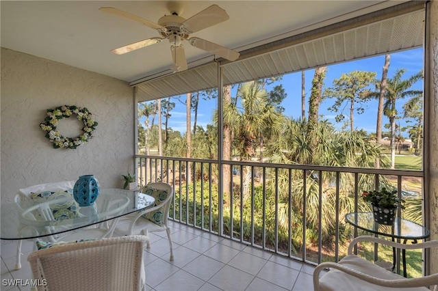 sunroom / solarium featuring ceiling fan