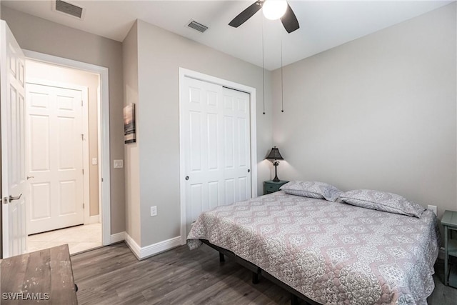 bedroom featuring hardwood / wood-style flooring, ceiling fan, and a closet