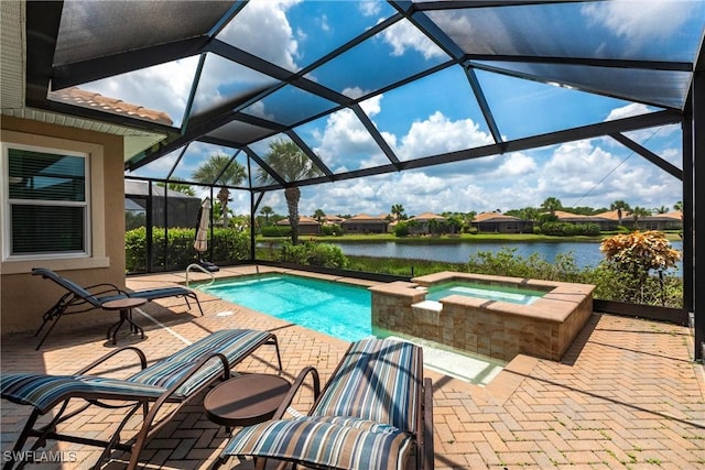 view of pool featuring an in ground hot tub, a water view, a patio area, and a lanai