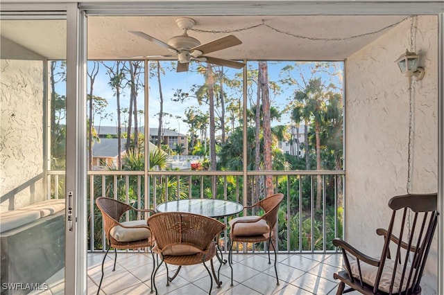 sunroom featuring ceiling fan