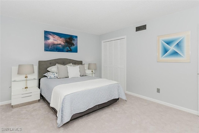 2600 Gulf Shore Blvd N Unit 32, Naples, FL 34103 - carpeted bedroom featuring a closet and baseboards