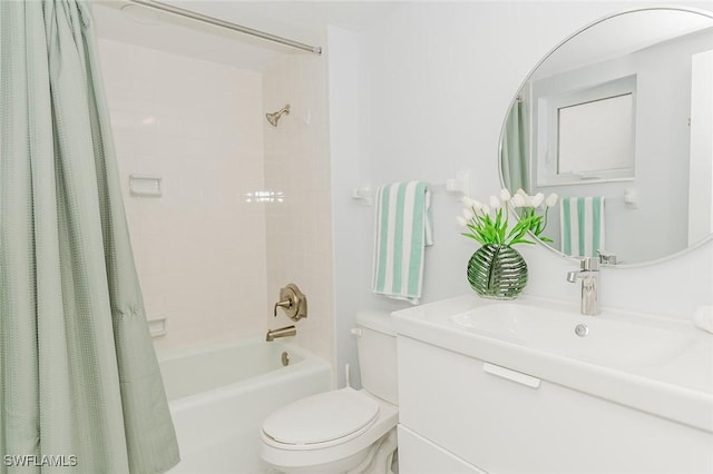 2600 Gulf Shore Blvd N Unit 32, Naples, FL 34103 - bathroom featuring vanity and shower / tub combo with curtain