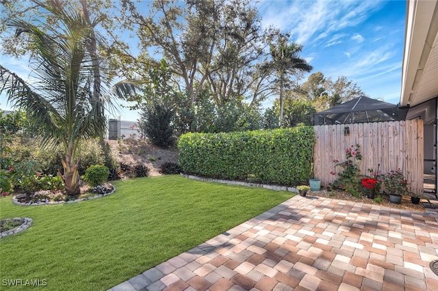 view of yard featuring a patio area