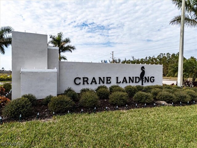 community sign with a lawn