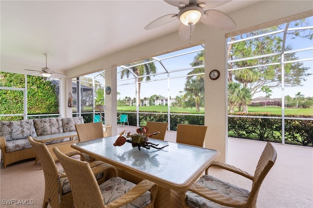 sunroom with ceiling fan