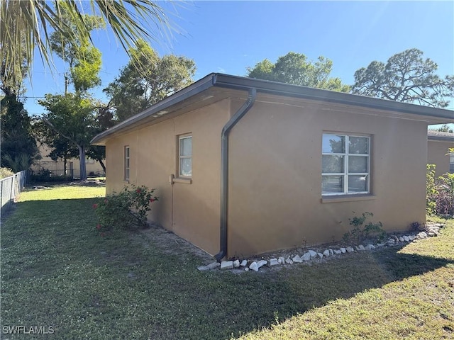 view of side of property featuring a yard