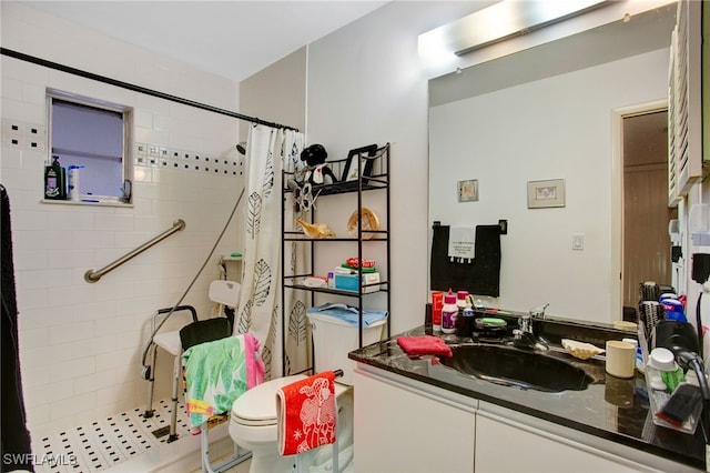 bathroom with a shower with shower curtain, vanity, and toilet