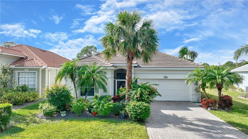 view of front of home featuring a front yard and a garage