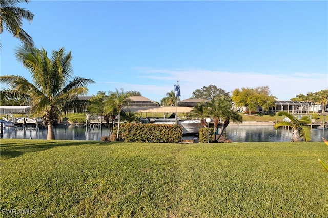 view of yard featuring a water view