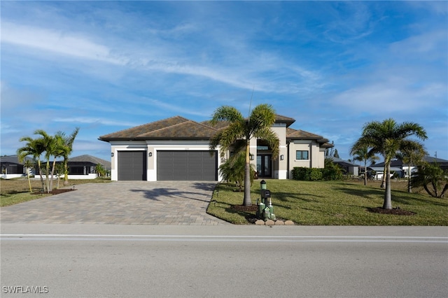 view of front facade featuring a garage and a front yard