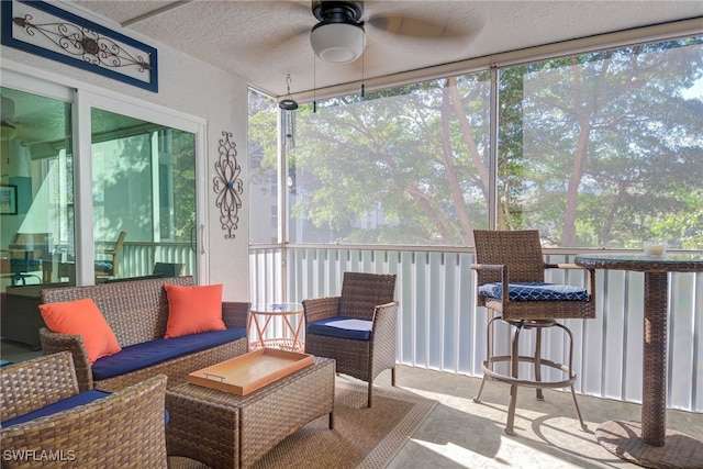 sunroom with ceiling fan