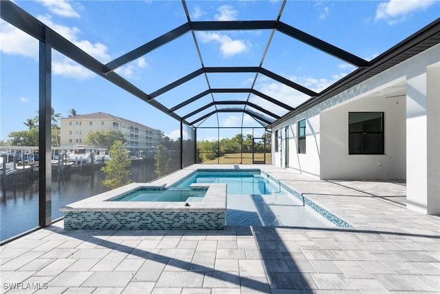 view of pool with an in ground hot tub, a patio, a water view, and a lanai