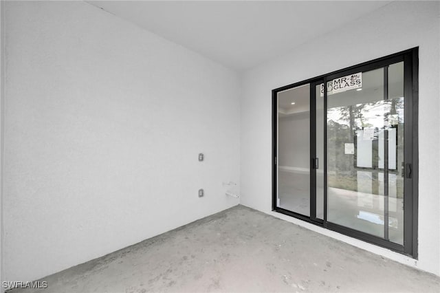 unfurnished room featuring concrete floors