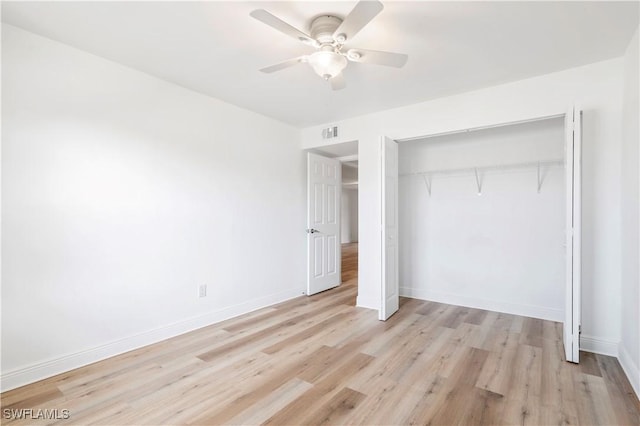 unfurnished bedroom featuring light wood-type flooring, a closet, and ceiling fan