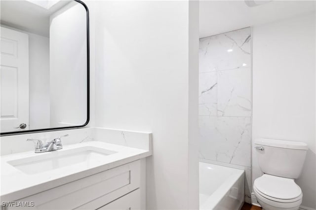 full bathroom with vanity, toilet, and tiled shower / bath combo