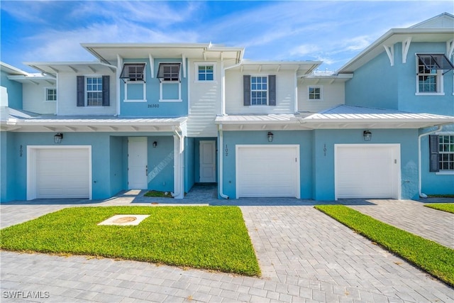 townhome / multi-family property featuring a garage