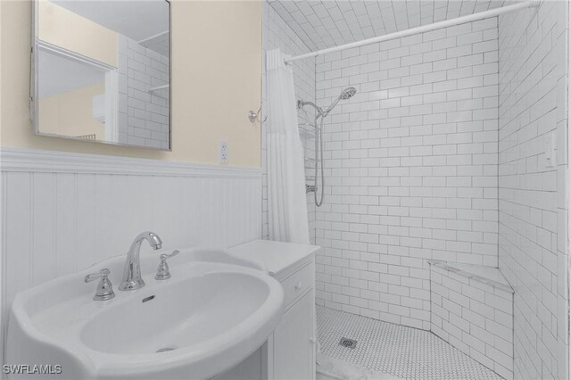 bathroom with curtained shower and sink