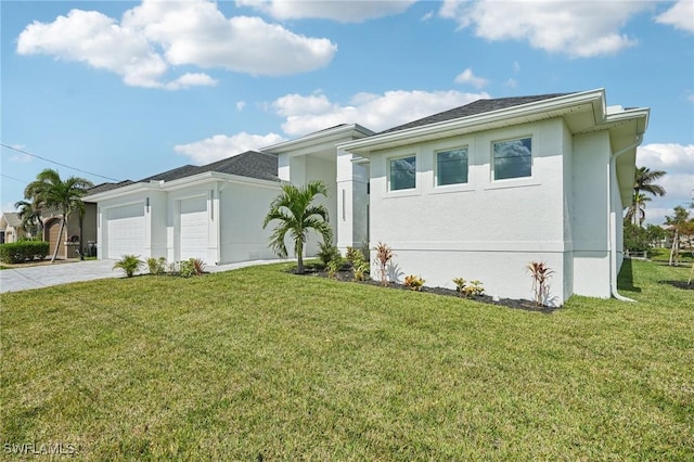 view of front of home featuring a front yard and a garage