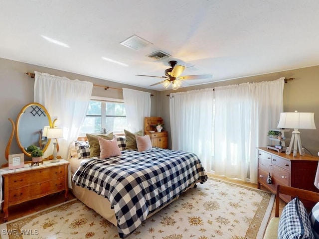 bedroom with ceiling fan