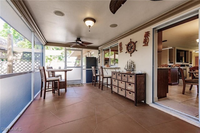 sunroom with ceiling fan