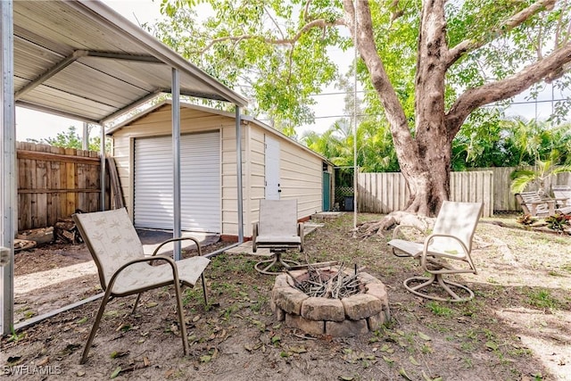 view of yard featuring an outdoor fire pit