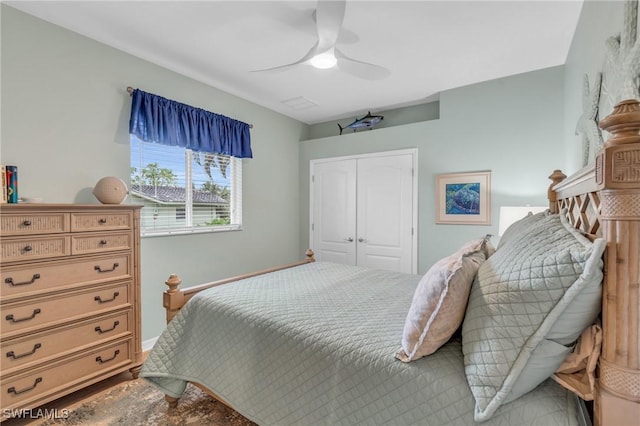 bedroom featuring ceiling fan and a closet