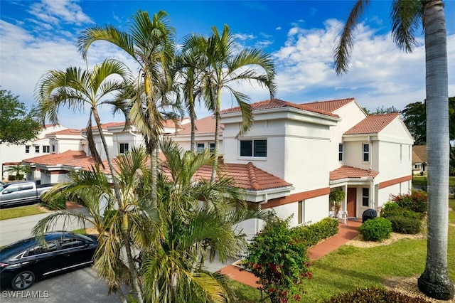 view of mediterranean / spanish-style home