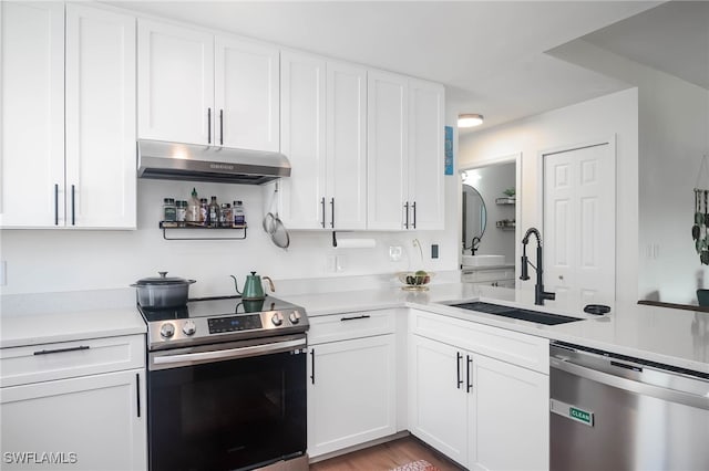 kitchen featuring light hardwood / wood-style floors, sink, white cabinetry, and stainless steel appliances