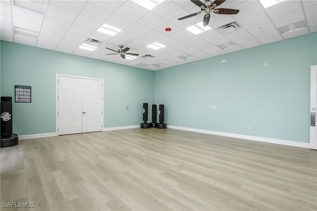 unfurnished room featuring light wood-type flooring, baseboards, visible vents, and a ceiling fan